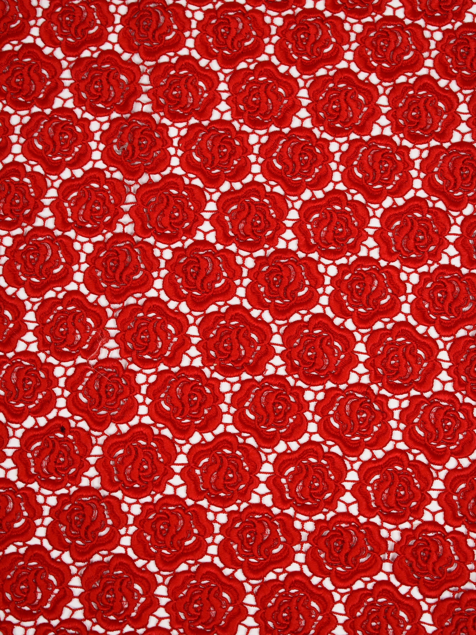 Red rose pattern macramé lace