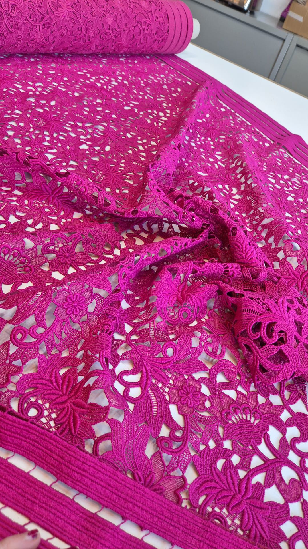 Pizzo macramé a fiori rosa