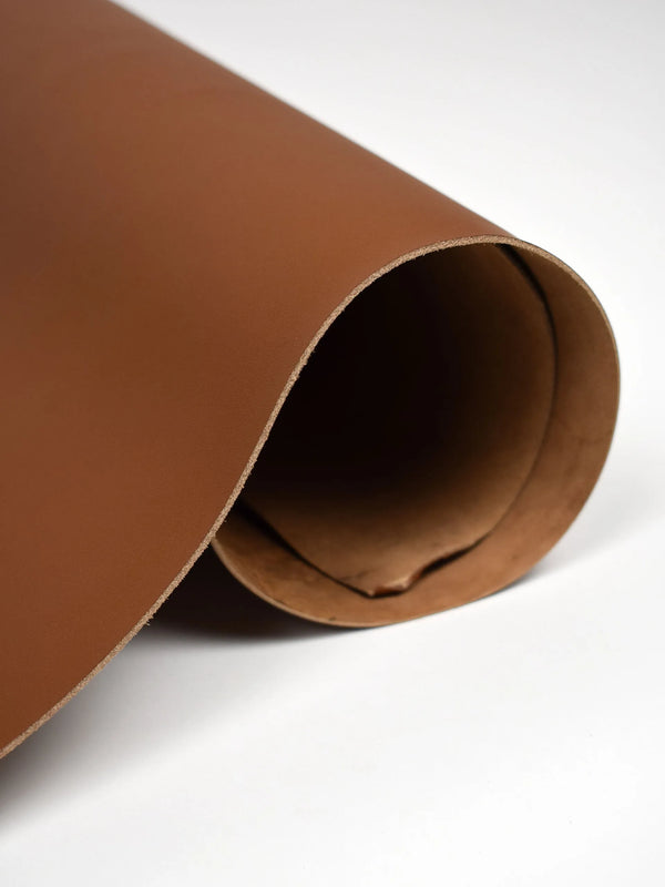 Metal-free tanned calf leather for belts