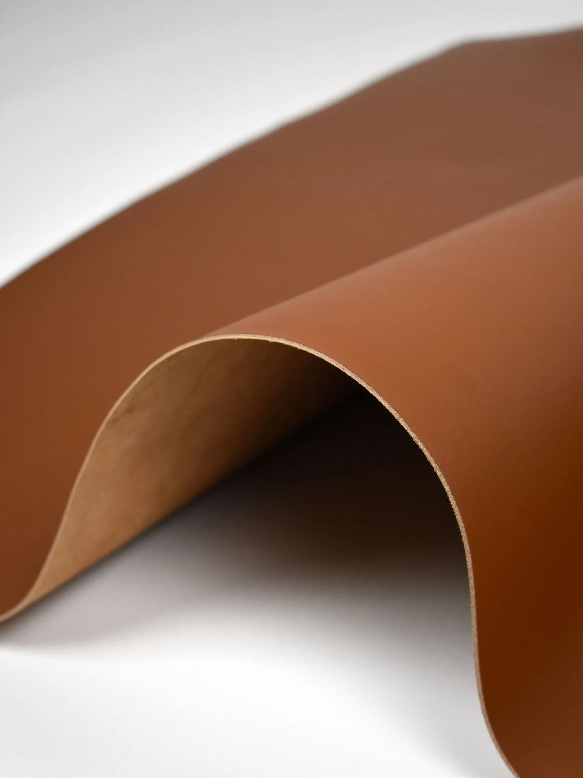 Metal-free tanned calf leather for belts